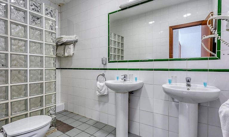 2 Hostal Abrevadero Barcelona Espana Tarifas De Reserva Mas Economicas En Hostal Abrevadero En Barcelona